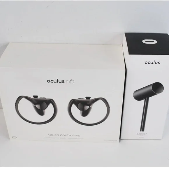 Oculus Rift Touch Controllers & Sensor – VR Accessory Set - Picture 5 of 7
